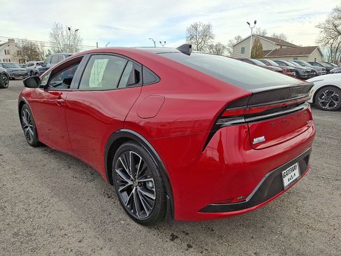 Used 2024 Toyota Prius XLE image 4