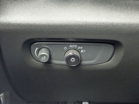 Used 2023 Chevrolet Traverse RS FWD image 22