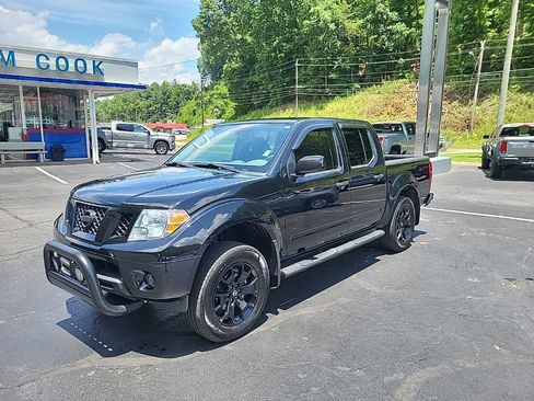 Used 2021 Nissan Frontier SV w/ Midnight Edition Floor Mats AWD/4WD image 2