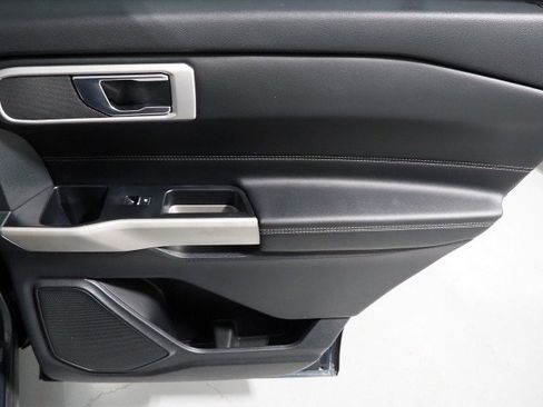 Used 2022 Ford Explorer XLT image 58