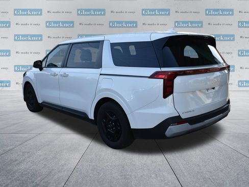 Used 2025 Kia Carnival FWD image 8