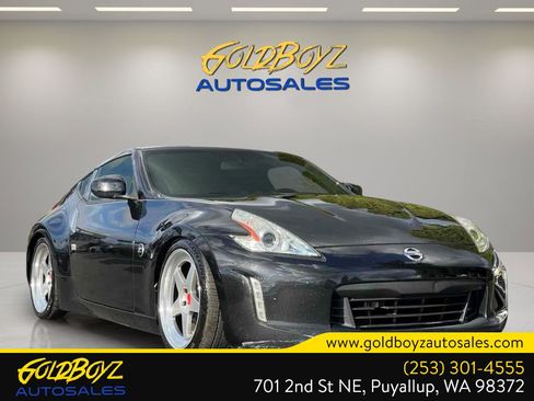 Used 2017 Nissan 370Z Coupe RWD image 2