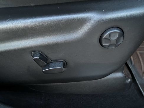 Used 2013 Jeep Grand Cherokee Overland image 28