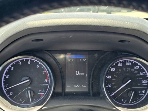 Used 2023 Toyota Camry SE FWD image 5