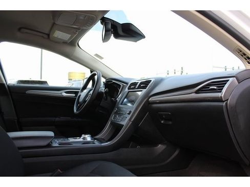 Used 2020 Ford Fusion SE FWD image 19