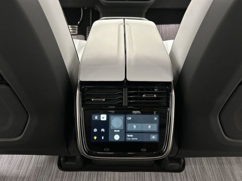 Used 2022 Rivian R1T Adventure image 28