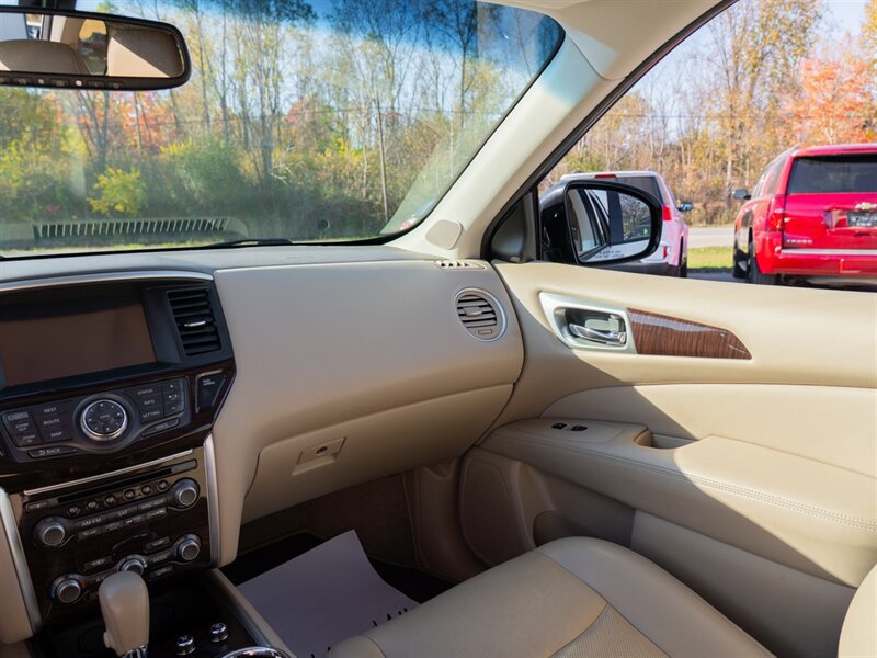 Used 2015 Nissan Pathfinder Platinum FWD image 27
