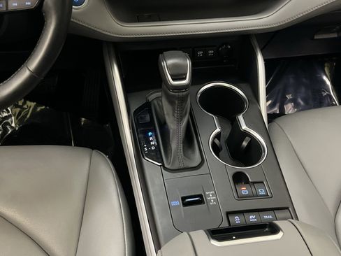 Used 2021 Toyota Highlander XLE image 20