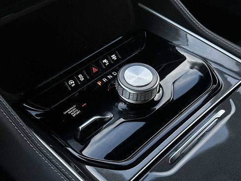 Used 2023 Jeep Wagoneer 4WD image 20