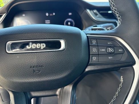Used 2025 Jeep Grand Cherokee Altitude AWD/4WD image 37
