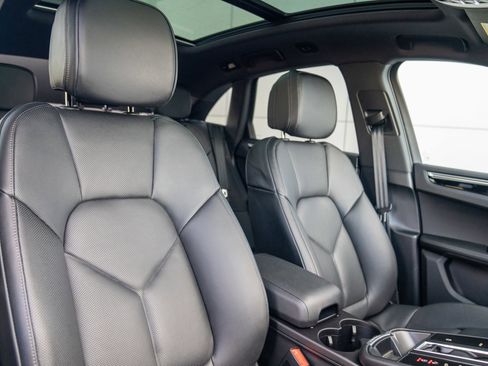 Certified 2025 Porsche Macan image 26