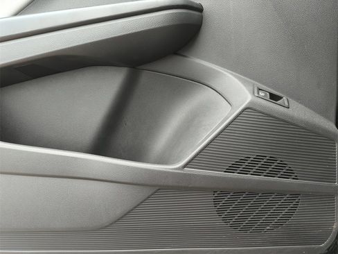 Used 2022 Volkswagen Taos SE w/ Panoramic Sunroof Package image 31