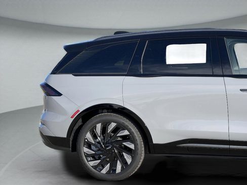 New 2026 Lincoln Nautilus Reserve w/ Jet Appearance Package image 13