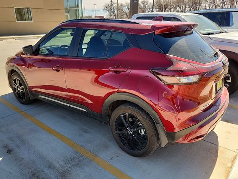 Used 2022 Nissan Kicks SR w/ Premium Package image 3
