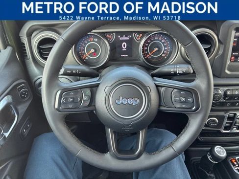 Used 2023 Jeep Gladiator Sport AWD/4WD image 33