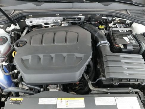 Used 2022 Volkswagen Golf R image 24