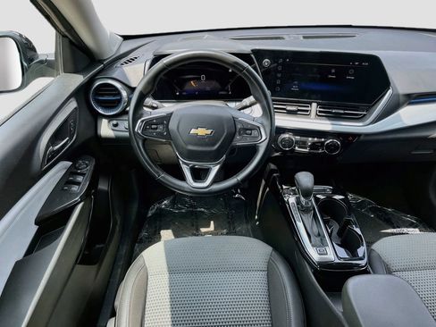 Used 2024 Chevrolet Trax LT w/ Driver Confidence Package FWD image 21