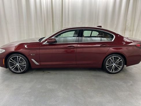 Used 2023 BMW 530e xDrive w/ Convenience Package image 3