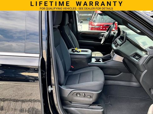 Used 2022 GMC Yukon XL SLE w/ Gmc Pro Safety Plus Package AWD/4WD image 7