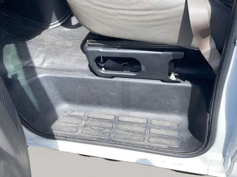 Used 2019 GMC Savana 3500 RWD image 26