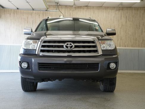 Used 2014 Toyota Sequoia Limited image 2