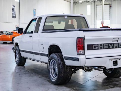 Used 1993 Chevrolet S10 Pickup 2WD Extended Cab image 27