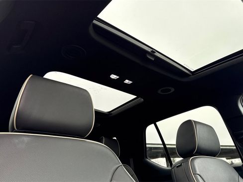 Used 2023 Chevrolet Traverse Premier image 26