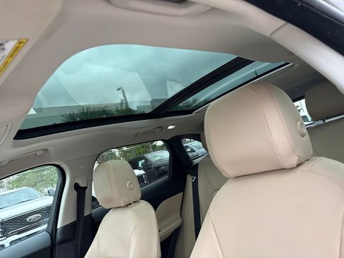 Used 2017 Jaguar F-PACE Premium image 7