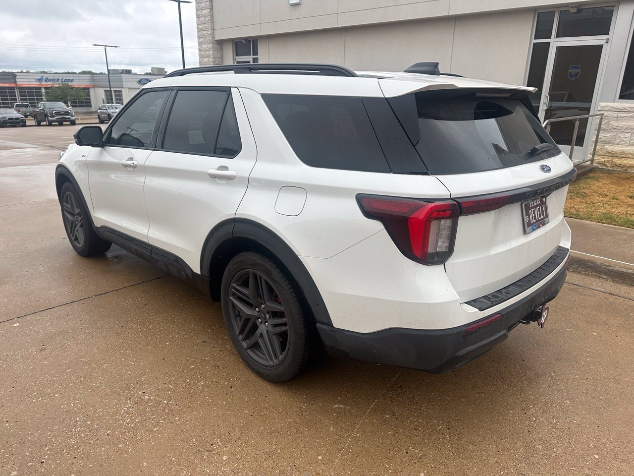 Used 2026 Ford Explorer ST-Line w/ ST-Line Street Pack RWD image 3