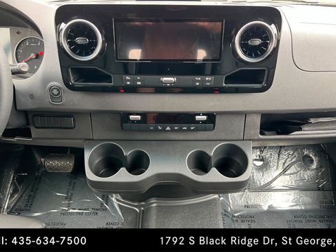 Used 2025 Mercedes-Benz Sprinter 2500 image 13
