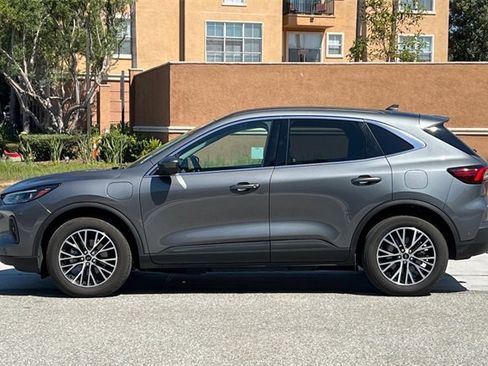 Used 2023 Ford Escape SE w/ PHEV Premium Package image 7