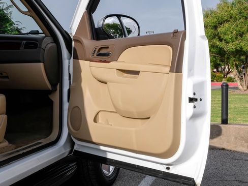 Used 2011 Chevrolet Tahoe LTZ RWD image 45