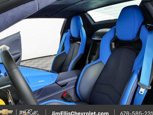 Used 2025 Chevrolet Corvette Stingray Premium Conv w/ Z51 Performance Package RWD image 5