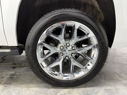 Used 2017 Chevrolet Suburban Premier image 36