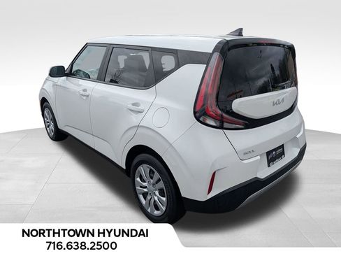 Used 2023 Kia Soul LX FWD image 3