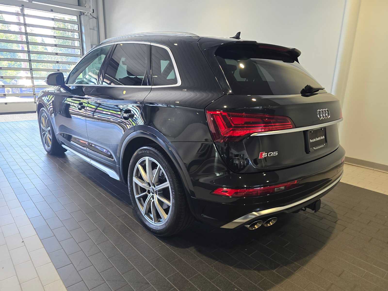 Used 2023 Audi SQ5 Premium Plus w/ Premium Plus Package AWD/4WD image 3