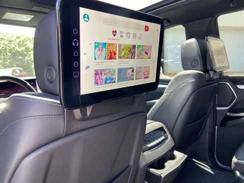 Certified 2025 Cadillac Escalade Sport AWD/4WD image 14