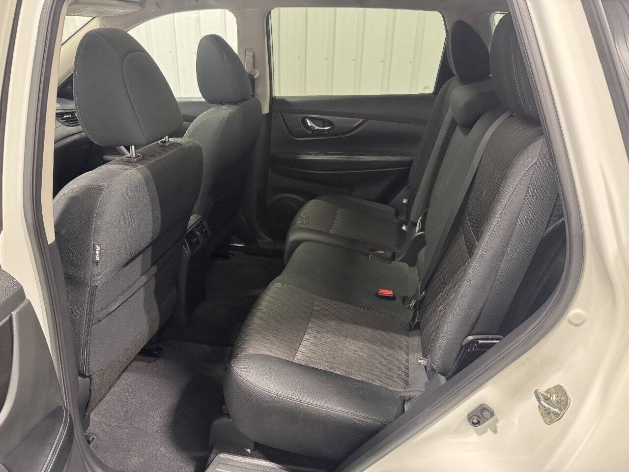 Used 2020 Nissan Rogue SV AWD/4WD image 13