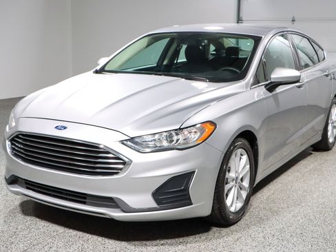Used 2020 Ford Fusion SE image 29