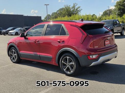 Used 2023 Kia Niro EX FWD image 3