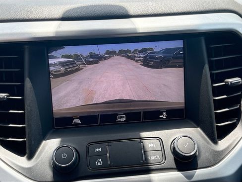 Used 2023 GMC Acadia SLE w/ Driver Convenience Package FWD image 14