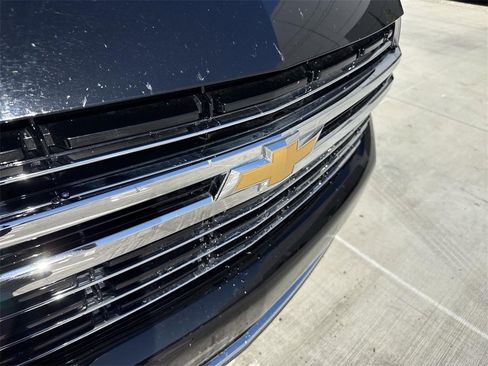 Used 2024 Chevrolet Suburban LT image 28