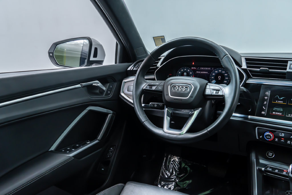 Used 2024 Audi Q3 2.0T Premium w/ Convenience Package AWD/4WD image 29