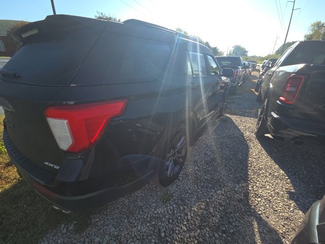 Used 2023 Ford Explorer XLT w/ Equipment Group 202A AWD/4WD image 4