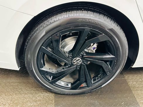 Used 2025 Volkswagen Jetta SE w/ Sunroof Package image 29