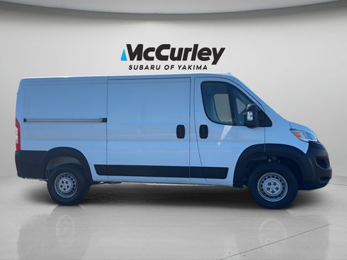 Used 2025 RAM ProMaster 2500 w/ Convenience Group FWD image 3