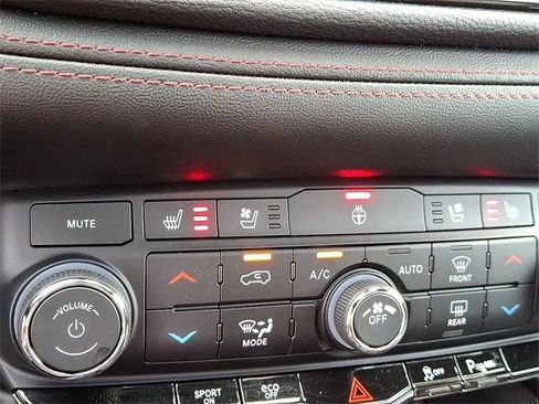 Certified 2022 Dodge Durango R/T w/ Blacktop Package AWD/4WD image 19