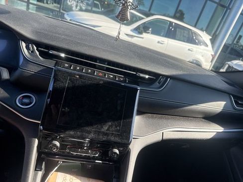 Used 2025 Jeep Grand Cherokee Laredo X image 7