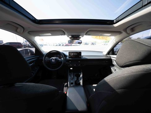 Used 2025 Honda Accord SE image 19