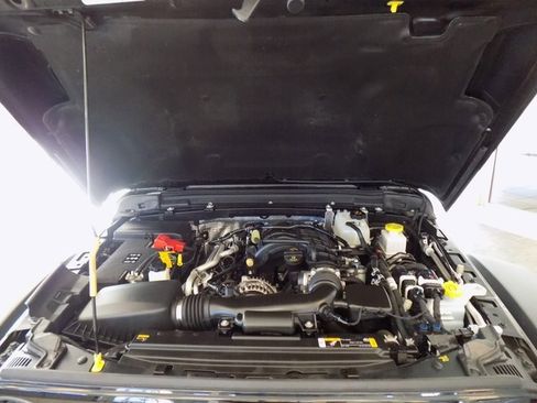 Certified 2024 Jeep Gladiator Rubicon w/ Technology Group image 20